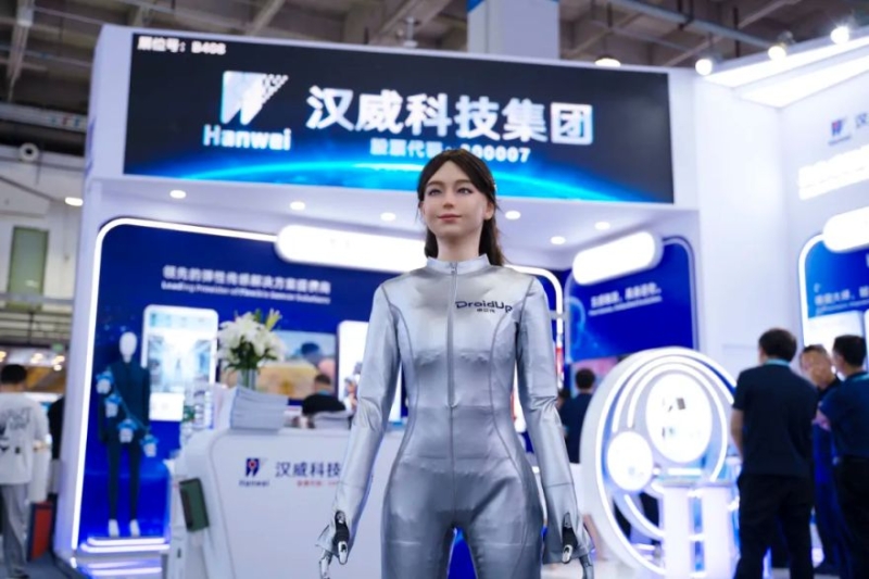 全球首款电子皮肤:为仿生机器人提供类人全身触觉感知与智能交互能力