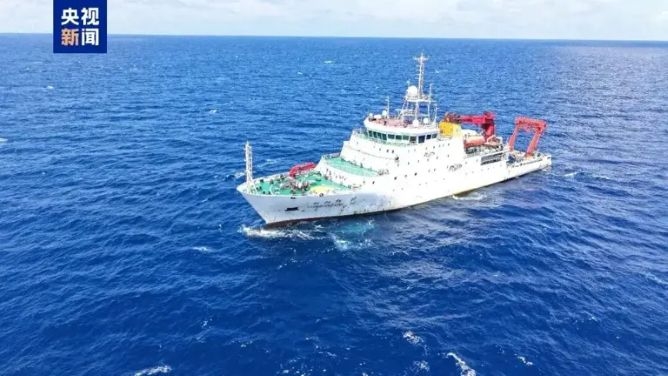 金银含量奇高 中国科考队在西太平洋海底新发现一处大型矿区